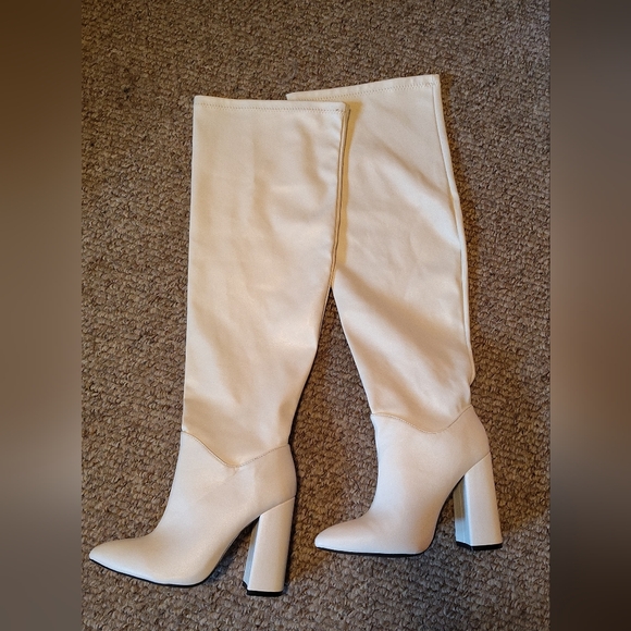 🤍 White Knee-High Block Heel Boots – Size 7 – Excellent Condition 🤍NWOT - Picture 2 of 12